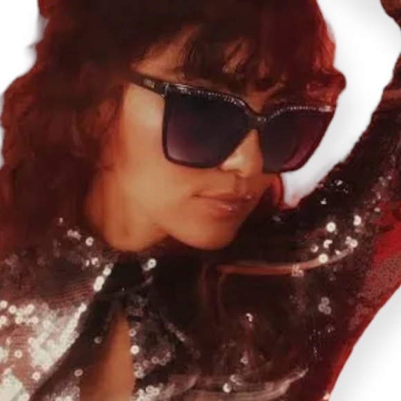 QUAY Level Up Bling Sunglasses Black Frame Black Gradient Lens Crystals New - Picture 5 of 14